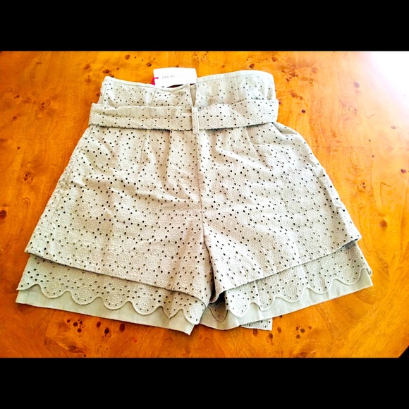 See by Chloe Pleated Eyelet Scallop Shorts Taupe 6 - Picture 3 of 7